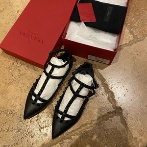 VALENTINO GARAVANI CAGED NOIR BALLERINA FLAT